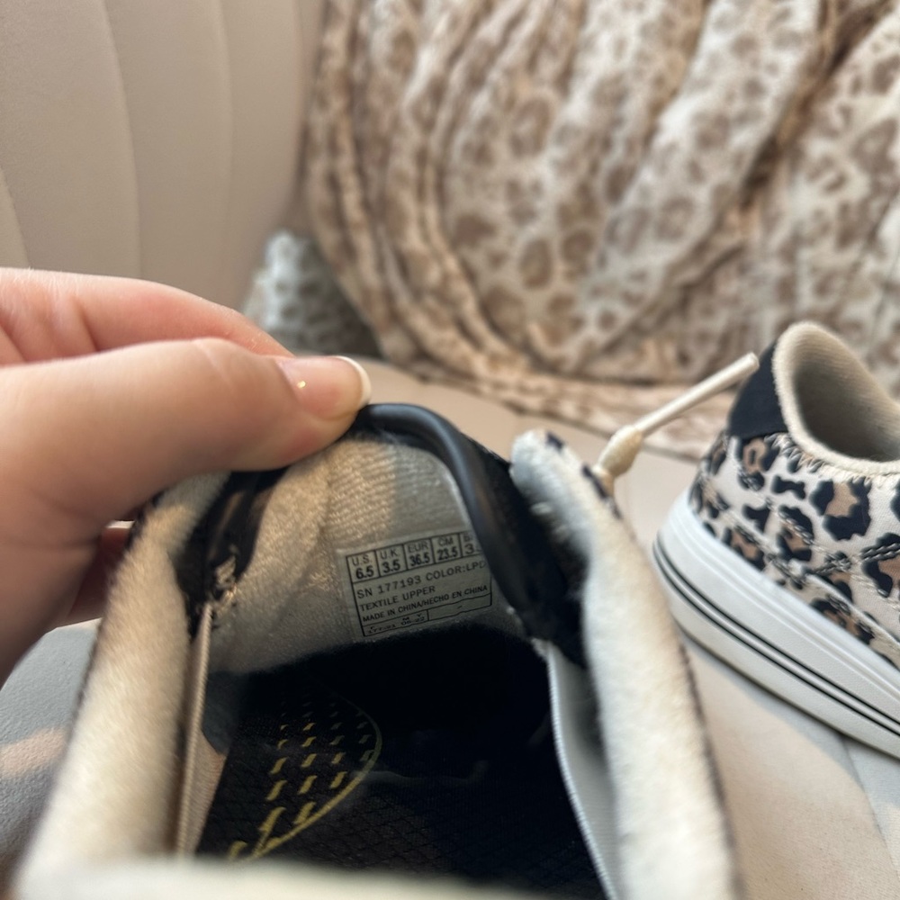 Sketchers - Picture 4 of 4